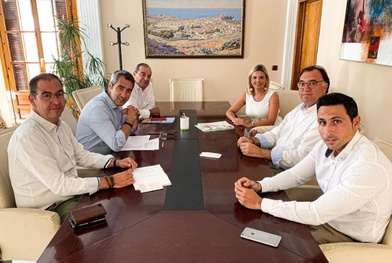 EL ALCALDE VÍCTOR NAVAS MANTIENE UN ENCUENTRO CON ARTURO BERNAL “PARA ESTABLECER ESTRATEGIAS COMUNES PARA LA PROMOCIÓN TURÍSTICA DE BENALMÁDENA”