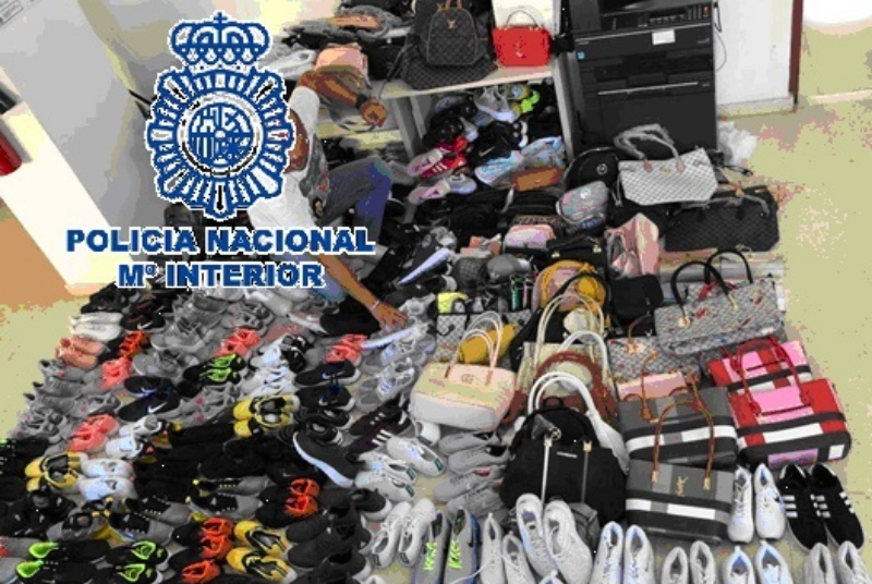 Policía Local y Policía Nacional intervienen 406 productos falsificados de marcas prestigiosas.