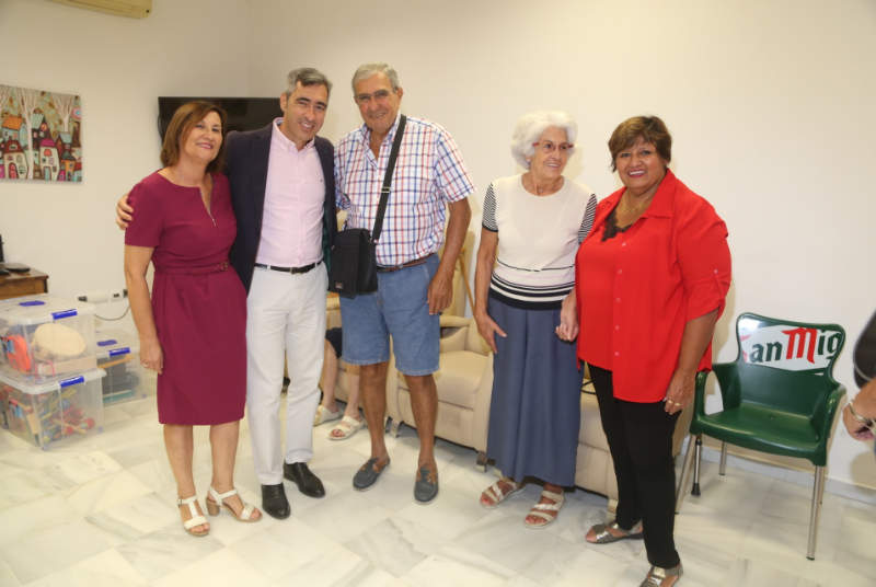 EL ALCALDE VÍCTOR NAVAS Y LA CONCEJALA ALICIA LADDAGA PARTICIPAN EN LA JORNADA DE PUERTAS ABIERTAS DE AFAB