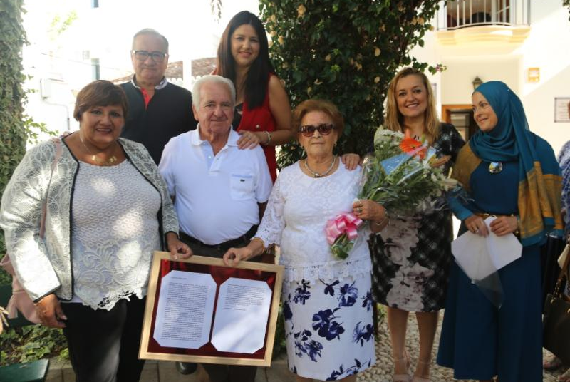 FAMILIARES Y SOCIOS DEL CENTRO SILVESTRE GONZÁLEZ RINDEN HOMENAJE A SOLEDAD NÚÑEZ LÓPEZ