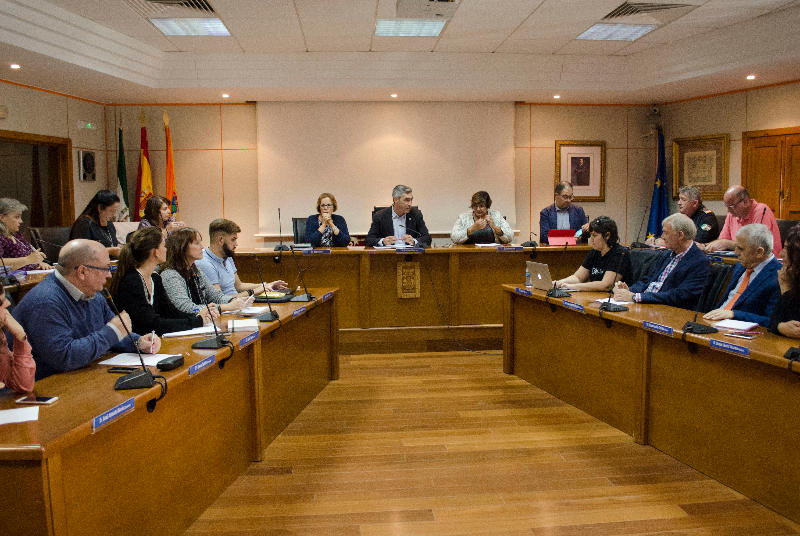  EL ABSENTISMO ESCOLAR COMO  TEMA PRINCIPAL EN LA SALA DE PLENOS  DEL AYUNTAMIENTO