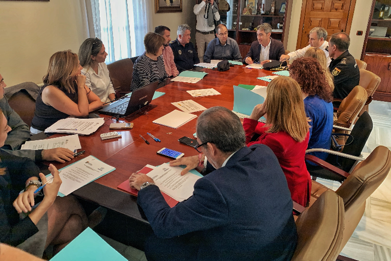 BENALMÁDENA REAFIRMA SU COMPROMISO CON LA LUCHA CONTRA LA VIOLENCIA DE GÉNERO EN UNA NUEVA REUNIÓN DE LA COMISIÓN DE MALOS TRATOS