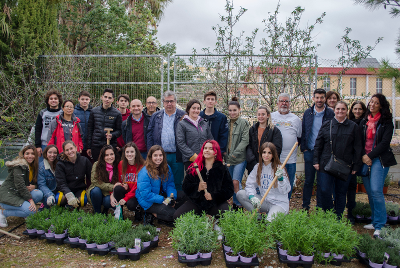 PARQUES Y JARDINES COLABORÁ CON EL IES CERRO DEL VIENTO EN LA CREACIÓN Y DESARROLLO DE SU HUERTO 