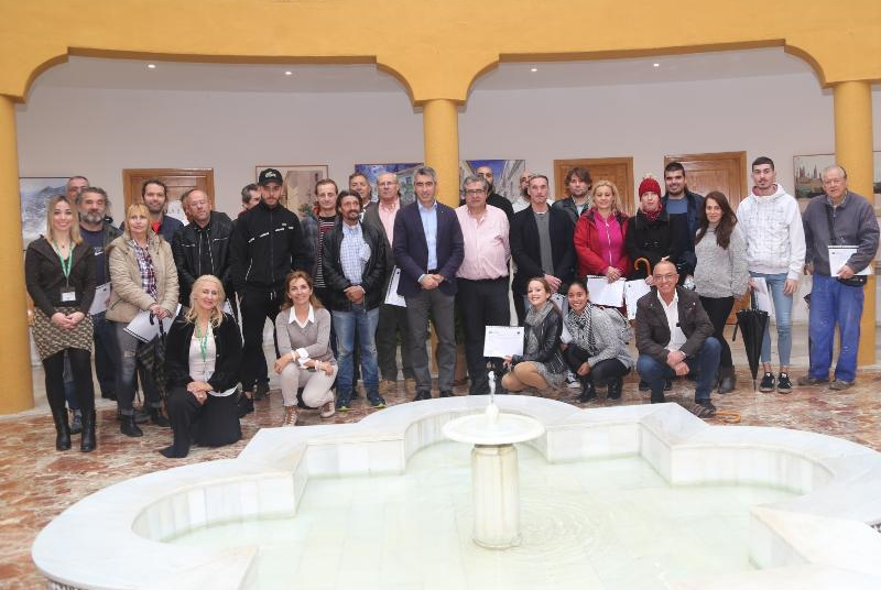 EL ALCALDE VÍCTOR NAVAS Y EL CONCEJAL JOAQUÍN VILLAZÓN PRESIDEN LA ENTREGA DE CERTIFICADOS DE EXPERIENCIA PROFESIONAL DEL PLAN EMPLEO DE BENALMÁDENA