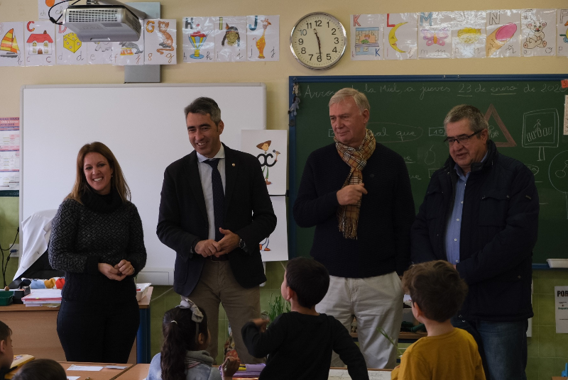EL ALCALDE VÍCTOR NAVAS Y EL CONCEJAL JOAQUÍN VILLAZÓN PARTICIPAN EN UN TALLER DE EDUCACIÓN MEDIOAMBIENTAL EN EL COLEGIO LA LEALA