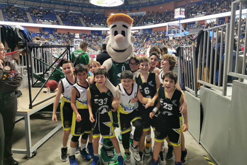 CLUB BASKET BENALMÁDENA PRESENTÓ SUS EQUIPOS EN EL PALACIO DE DEPORTES MARTÍN CARPENA