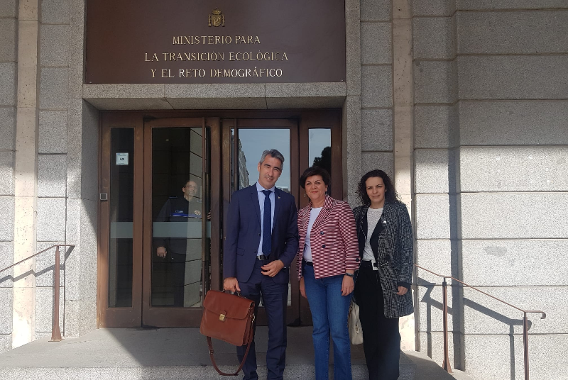 EL ALCALDE Y LA CONCEJALA DE PLAYAS SE REÚNEN CON TÉCNICOS DE LA SECRETARÍA DE ESTADO DE MEDIOAMBIENTE PARA AVANZAR EN LA CONSTRUCCIÓN DE LOS ESPIGONES SEMISUMERGIDOS 