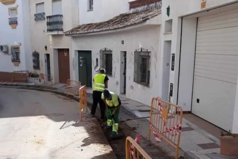 EMABESA REALIZA OBRAS DE RENOVACIÓN DE LA RED DE AGUA POTABLE EN CALLE PENSAMIENTO