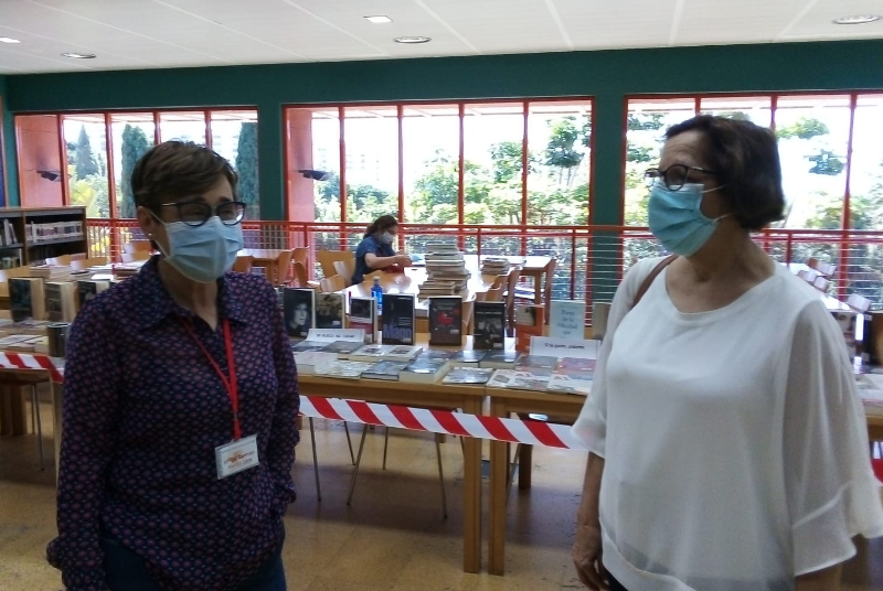 LA CONCEJALA ELENA GALÁN VISITA LAS DOS BIBLIOTECAS MUNICIPALES PARA REVISAR LAS MEDIDAS DE SEGURIDAD DURANTE SU REAPERTURA