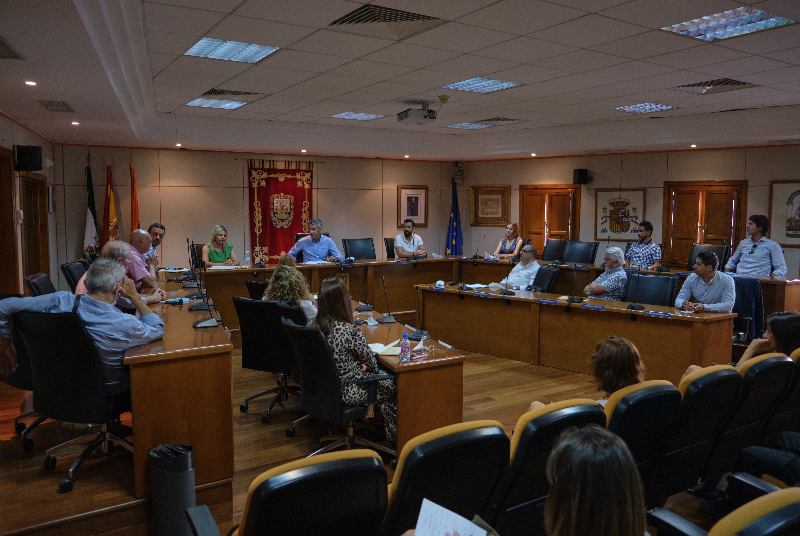 EL ALCALDE SUBRAYA LA IMPORTANCIA DE LA COLABORACIÓN ENTRE AYUNTAMIENTO Y SECTOR HOTELERO “PARA POTENCIAR BENALMÁDENA COMO DESTINO SEGURO PARA EL TURISMO”  