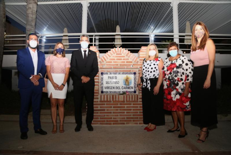 EL ALCALDE INAUGURA EL PASEO MARÍTIMO VIRGEN DEL CARMEN