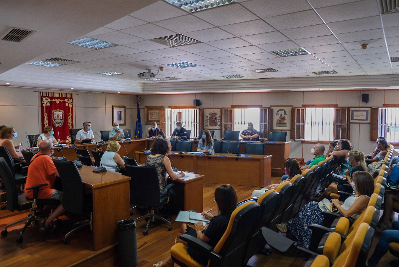 EL EQUIPO DE GOBIERNO PRESENTA A LA COMUNIDAD EDUCATIVA SU PLAN DE CHOQUE DE CARA AL INICIO DEL CURSO ESCOLAR PARA AMINORAR EL RIESGO DE NUEVOS CONTAGIOS