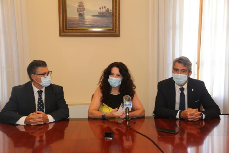 EL ALCALDE VÍCTOR NAVAS MANTIENE UN ENCUENTRO CON LA CONSEJERA DE IGUALDAD, POLÍTICAS SOCIALES Y CONCILIACIÓN DE LA JUNTA