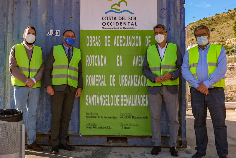 EL ALCALDE Y EL PRESIDENTE DE LA MANCOMUNIDAD VISITAN LAS OBRAS DE MEJORA DE LA GLORIETA DE ACCESO A SANTANGELO