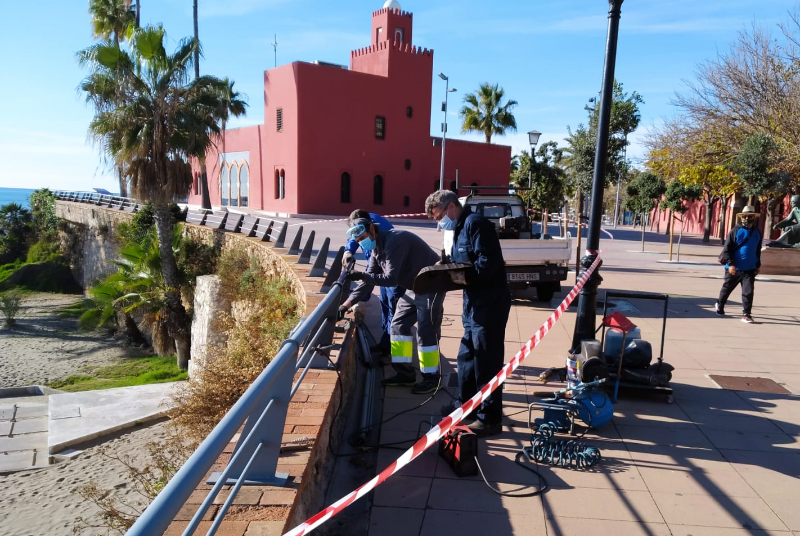 Servicios Operativos acometen trabajos de mejora en el mirador del Castillo Bil-Bil