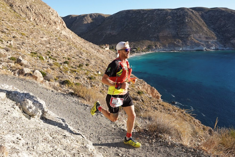 El benalmadense Rubén Heemskerk Herreros se proclama vencedor de la ultra maratón Costa de Almería