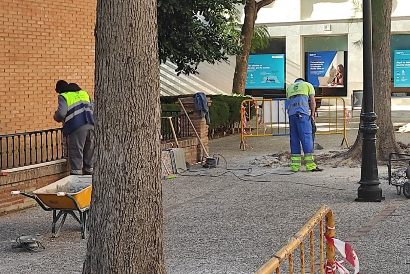 SERVICIOS OPERATIVOS REALIZAN DIVERSAS ACTUACIONES DE MEJORA EN RESIDENCIAL MADRID, MEDINA AZAHARA Y CALLE OBSIDIANA