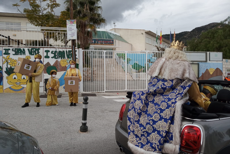 LOS CENTROS EDUCATIVOS DEL MUNICIPIO RECIBEN 10.000 LOTES DE REGALOS PARA REPARTIR ENTRE ALUMNOS DE GUARDERÍA, INFANTIL Y PRIMARIA