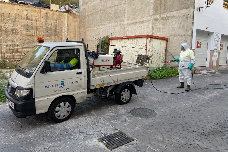 SERVICIOS OPERATIVOS RETOMAN LAS ACTUACIONES CON HERBICIDA EN EL MUNICIPIO