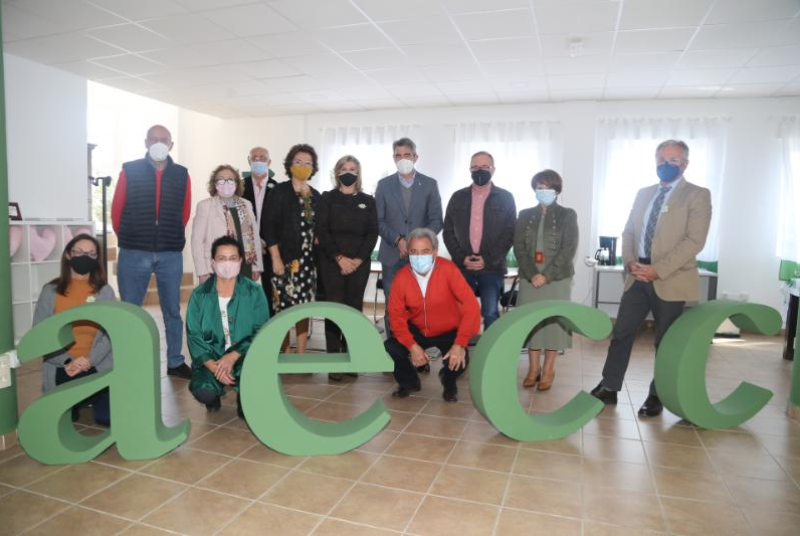 EL ALCALDE VÍCTOR NAVAS Y EL CONCEJAL JUAN CARRILLO REALIZAN UNA VISITA INSTITUCIONAL A LA NUEVA SEDE DE LA ASOCIACIÓN ESPAÑOLA CONTRA EL CÁNCER EN BENALMÁDENA