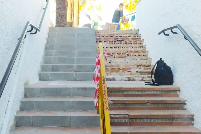 SERVICIOS OPERATIVOS ACOMETEN TRABAJOS DE ACONDICIONAMIENTO EN EL PASEO MARÍTIMO Y LA PLAYA DE SANTA ANA