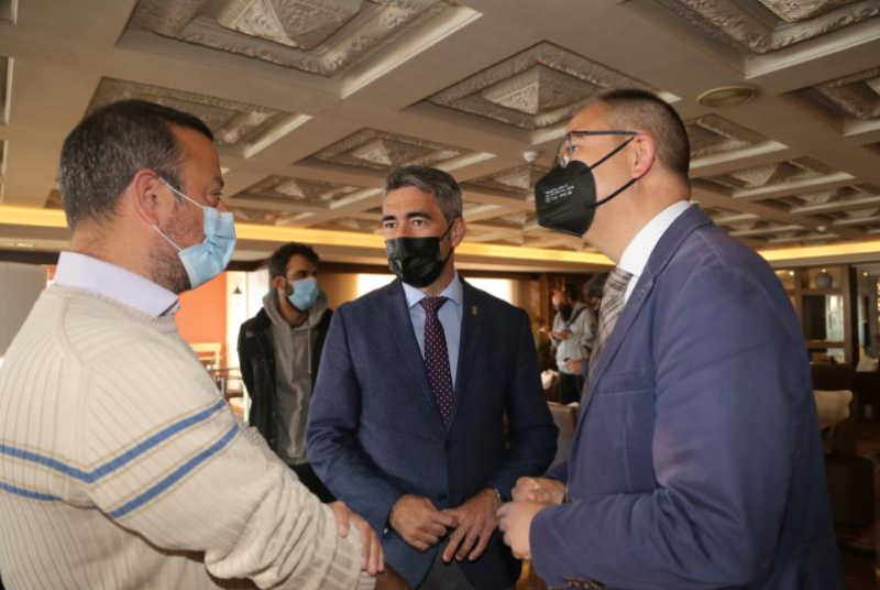 EL ALCALDE MANTIENE UN ENCUENTRO CON REPRESENTANTES DE AEHCOS PARA LA PLANIFICACIÓN CONJUNTA DE LA ESTRATEGIA DE PROMOCIÓN TURÍSTICA PARA ESTA TEMPORADA