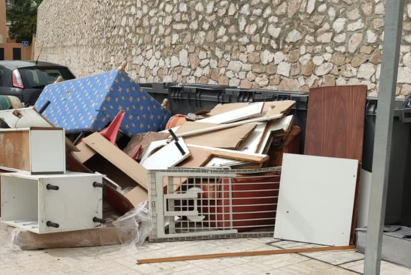 EL ALCALDE Y EL CONCEJAL DE RSU REALIZAN UN LLAMAMIENTO A LA COLABORACIÓN CIUDADANA PARA DEPOSITAR MUEBLES, ENSERES Y PODAS EN EL HORARIO ESTABLECIDO