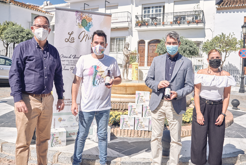 ‘LA NIÑA’, LA EMBLEMÁTICA ESCULTURA DE JAIME PIMENTEL, BAUTIZA UNA NUEVA CERVEZA ARTESANA