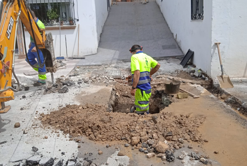 SERVICIOS OPERATIVOS CONTINÚAN CON EL PLAN DE MEJORAS DEL MUNICIPIO