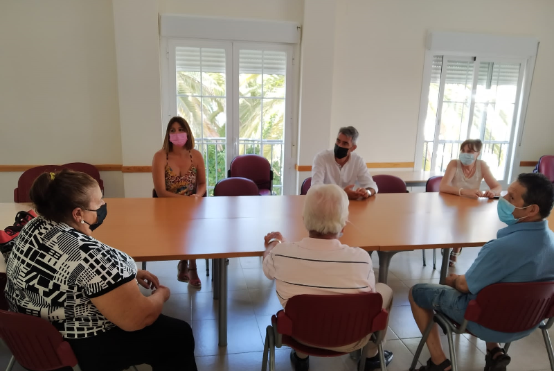 EL ALCALDE VÍCTOR NAVAS Y LA CONCEJALA IRENE DÍAZ VISITAN EL CENTRO DE PARTICIPACIÓN ACTIVA DE MAYORES SILVESTRE GONZÁLEZ TRAS SU REAPERTURA