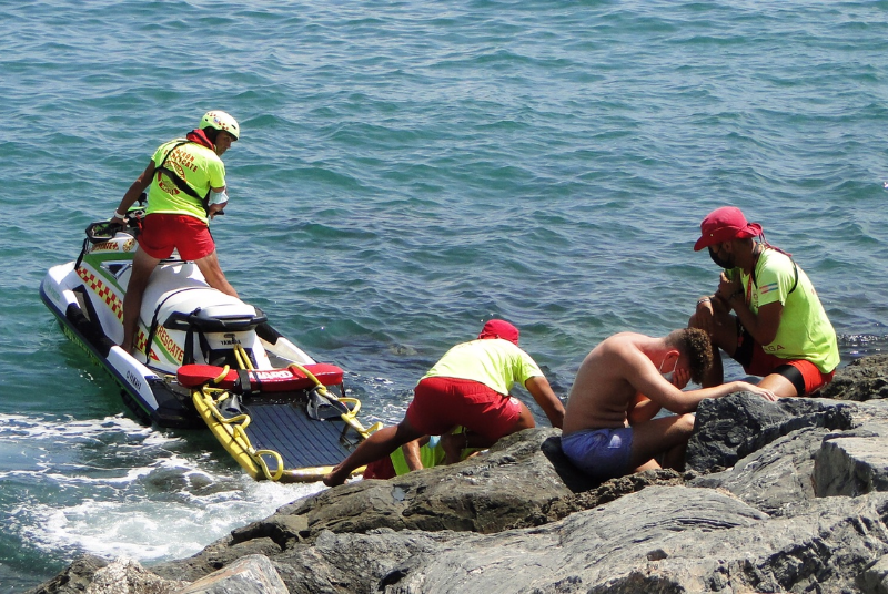 LA PLAYA DE LOS MELILLEROS ACOGE UN SIMULACRO DE RESCATE