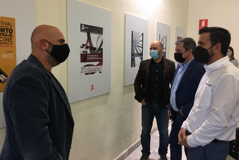 EL SALÓN DE ACTOS DEL CENTRO NÁUTICO ACOGE UNA EXPOSICIÓN CON LOS CARTELES DE LAS 20 EDICIONES DEL FICCAB