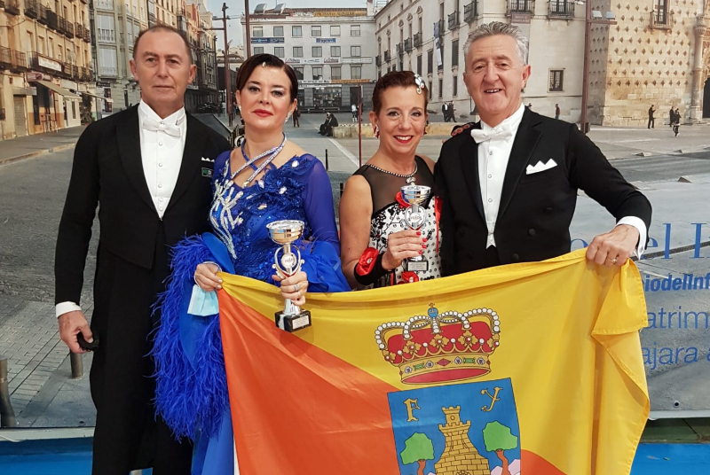 DOS PAREJAS BENALMADENSES SUBEN AL PODIO EN DOS CAMPEONATOS NACIONALES DE BAILE