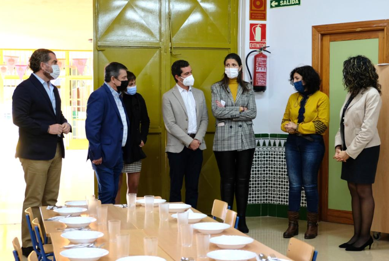 EL CONCEJAL DE EDUCACIÓN Y LA DELEGADA TERRITORIAL DE EDUCACIÓN Y DEPORTES VISITAN EL NUEVO COMEDOR DE LA ESCUELA INFANTIL EL PANAL