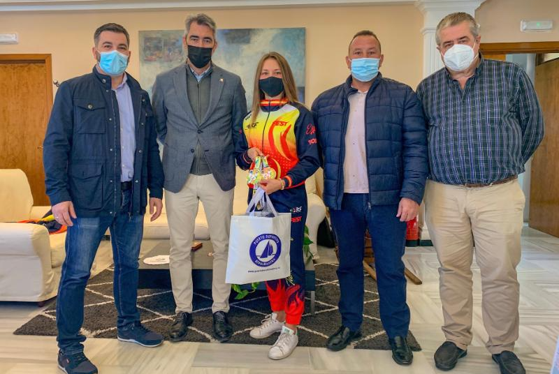 EL ALCALDE Y EL CONCEJAL DE DEPORTES RECIBEN A LA BENALMADENSE CAMPEONA DE EUROPA DE TAEKWONDO, LAURA TOMÉ