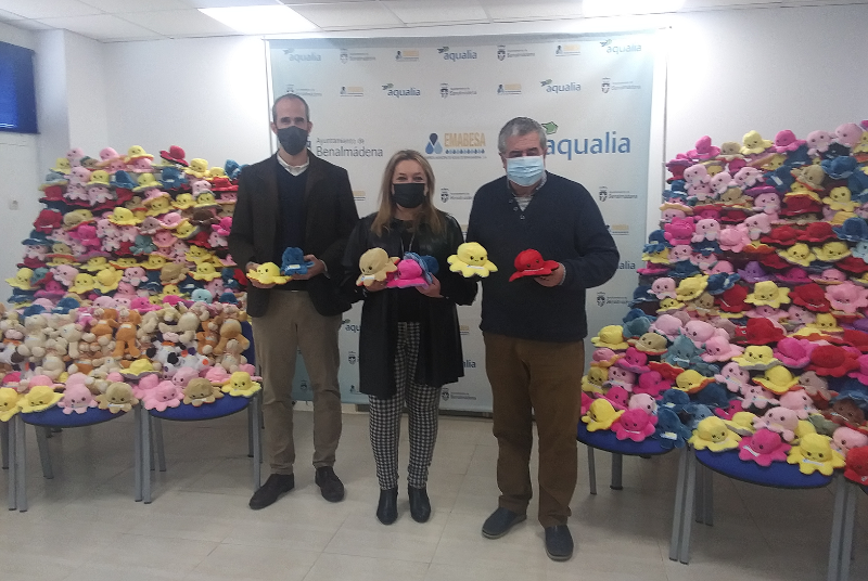 EMABESA DONA CERCA DE UN MILLAR DE PELUCHES PARA LA CALBAGATA DE REYES