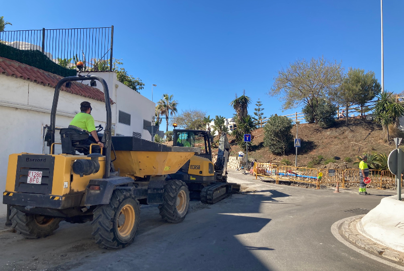 EMABESA ACOMETE OBRAS DE RENOVACIÓN DE LA RED DE AGUA POTABLE EN LA URBANIZACIÓN TORREMUELLE