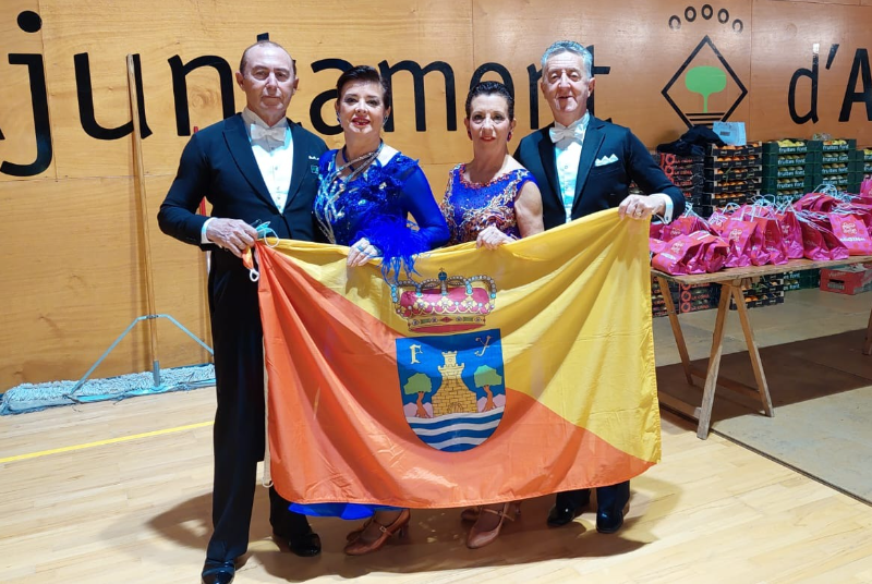 DOS PAREJAS BENALMADENSES SUBEN AL PODIO EN DOS TROFEOS NACIONALES DE BAILE DEPORTIVO