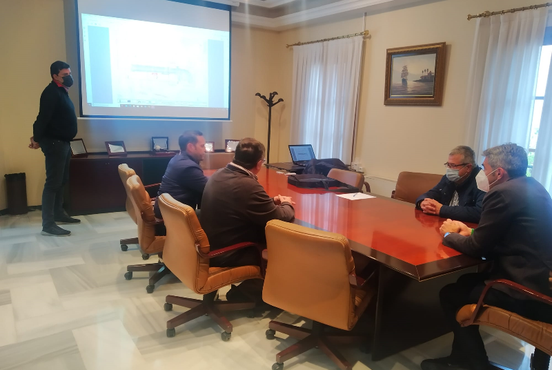EL ALCALDE VÍCTOR NAVAS Y EL CONCEJAL DE VÍAS Y OBRAS INFORMAN A REPRESENTANTES VECINALES SOBRE EL PROYECTO DE REMODELACIÓN DE LA AVENIDA ALAY