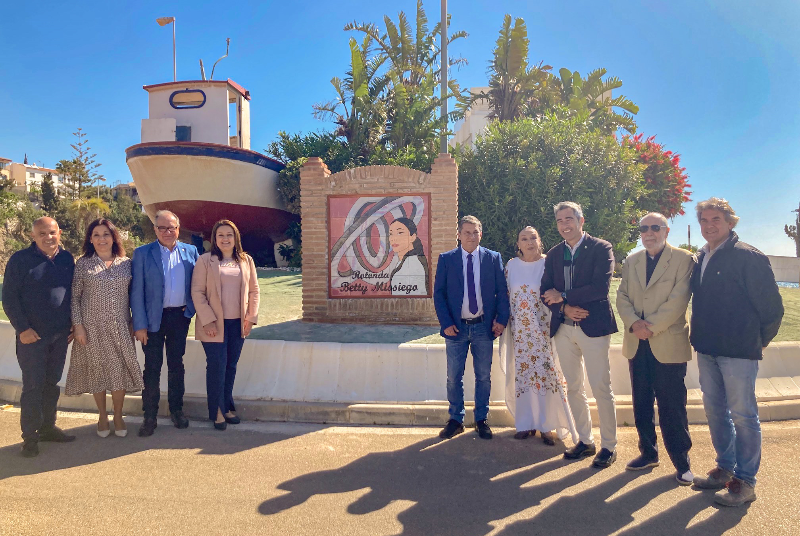 BENALMÁDENA INAUGURA LA ROTONDA DEDICADA A LA CANTANTE BETTY MISSIEGO