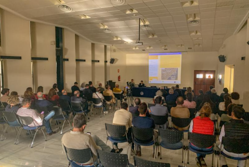 EL SALÓN DE ACTOS DEL CLUB NÁUTICO ACOGIÓ UNA ASAMBLEA CIUDADANA SOBRE EL PROYECTO EDUSI PARA BENALMÁDENA