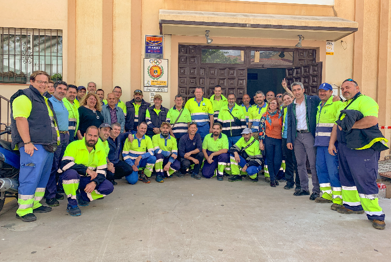 EL ALCALDE VÍCTOR NAVAS Y EL CONCEJAL SALVADOR RODRÍGUEZ MANTIENEN UN ENCUENTRO CON LOS TRABAJADORES DE SERVICIOS OPERATIVOS