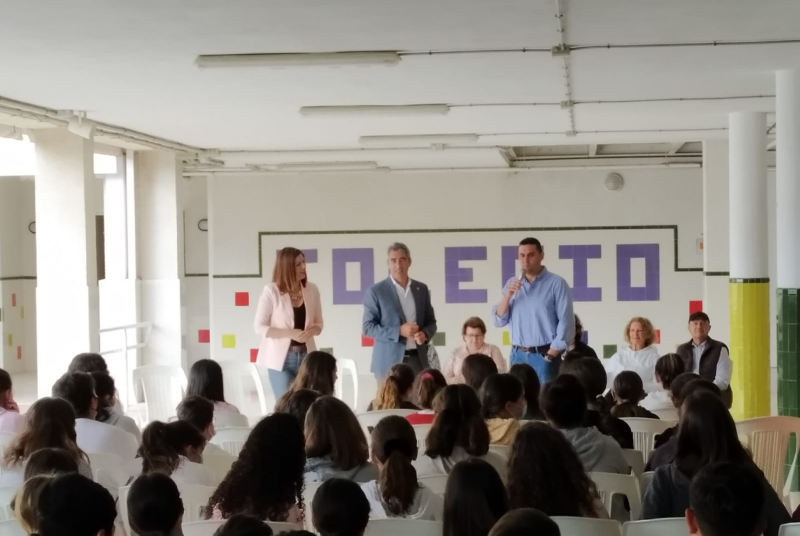 MAYORES Y ALUMNADO DEL COLEGIO JACARANDA PARTICIPAN EN LA PRIMERA JORNADA INTERGENERACIONAL DE BENALMÁDENA