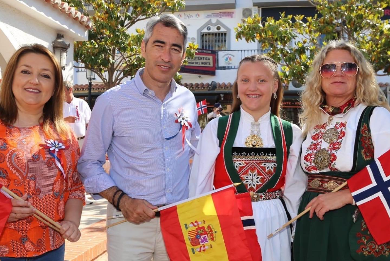 LA COMUNIDAD NORUEGA RECUPERA LA CELEBRACIÓN DE SU FIESTA NACIONAL EN EL CENTRO DE ARROYO DE LA MIEL
