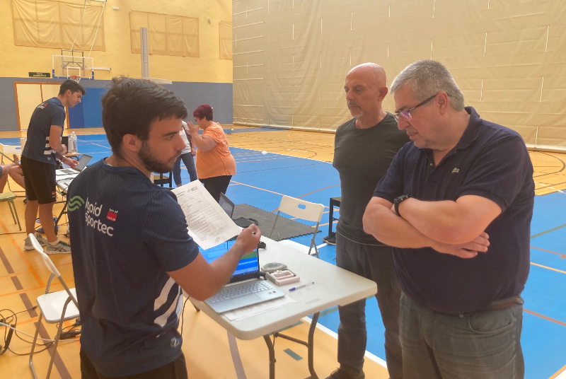 EL POLIDEPORTIVO DE ARROYO DE LA MIEL ACOGE UNA NUEVA JORNADA DE MANTENIMIENTO FÍSICO DE LAS PERSONAS MAYORES