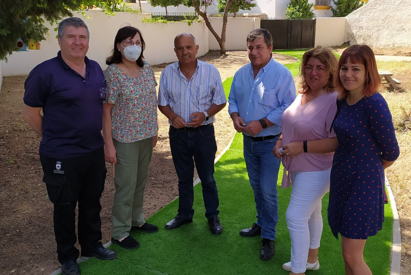 SERVICIOS OPERATIVOS REALIZA LABORES DE MEJORA EN LA ESCUELA INFANTIL LA LUZ DE ARROYO DE LA MIEL