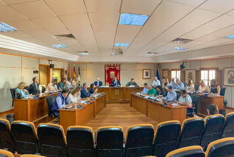 EL PLENO APRUEBA POR MAYORÍA ABSOLUTA UNA MOCIÓN QUE REPROCHA A LA JUNTA EL INCUMPLIMIENTO DE SUS COMPROMISOS CON BENALMÁDENA