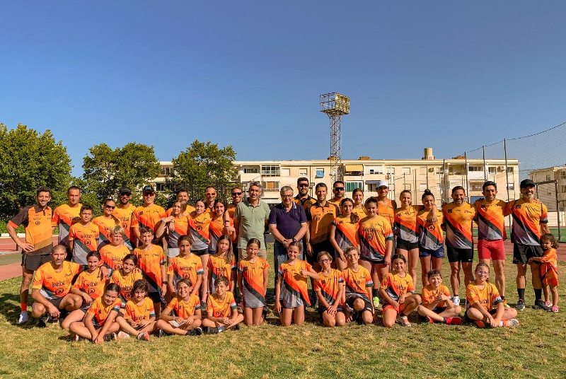 EL ALCALDE VÍCTOR NAVAS Y EL CONCEJAL DE DEPORTES MANTIENEN UN ENCUENTRO CON LOS DEPORTISTAS DE LOS CLUBES DE ATLETISMO Y DE TRIATLÓN DE BENALMÁDENA