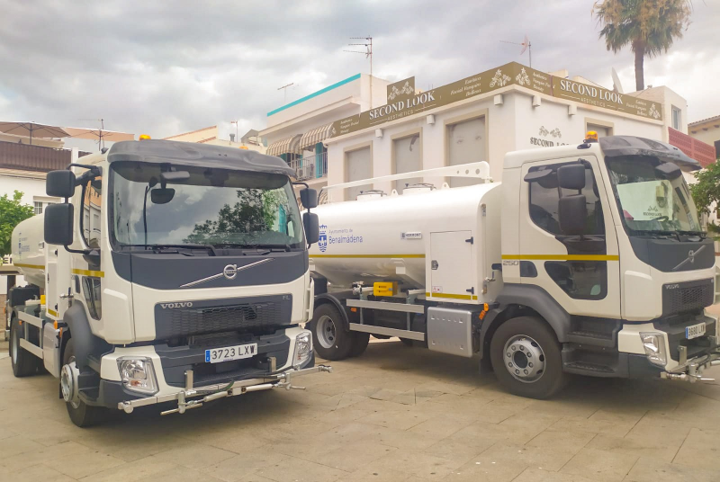 SERVICIOS OPERATIVOS AMPLÍA SU PARQUE MÓVIL CON DOS CAMIONES CISTERNA DE ÚLTIMA GENERACIÓN PARA LA LIMPIEZA DE LAS CALLES