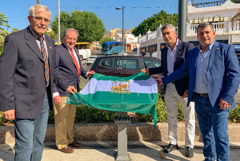 EL ALCALDE VÍCTOR NAVAS Y EL CONCEJAL E. PABLO CENTELLA INAUGURAN LA ROTONDA DE NORMAN BETHUNE